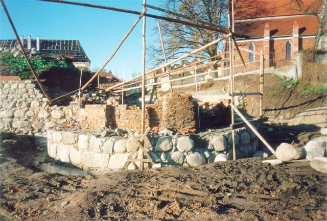 Morg - Rekonstrukcja podstawy wiey ostatecznej obrony w 2003
